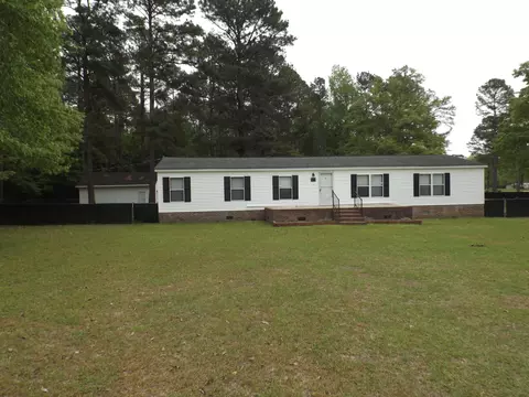 1198 Moultrie Dr, Manning, SC 29102