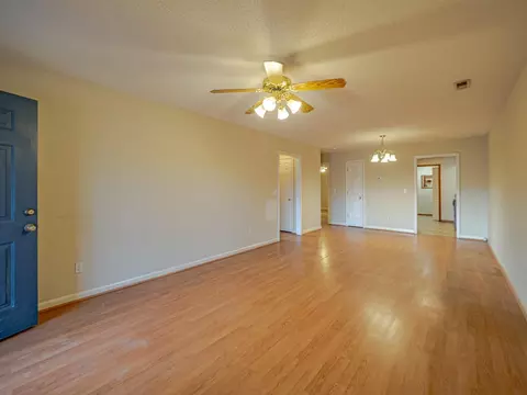 Living - 41 Radcliff Dr, Sumter, SC 29150 photo 2 of 2