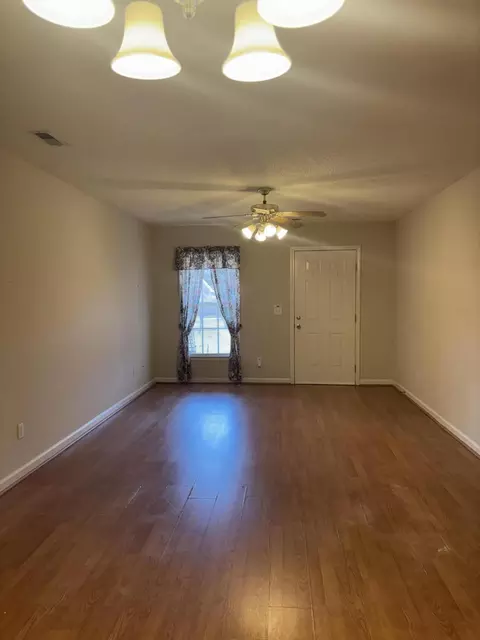 Living - 41 Radcliff Dr, Sumter, SC 29150 photo 1 of 2