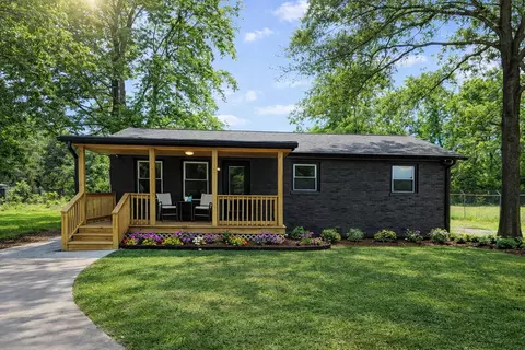 202 E Huggins St, Manning, SC 29102