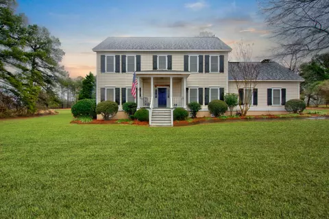 1480 Country Club Cir, Manning, SC 29102