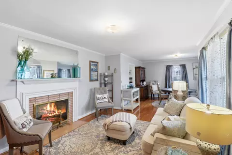Living - 319 E Hampton St, Elloree, SC 29047 photo 2 of 5