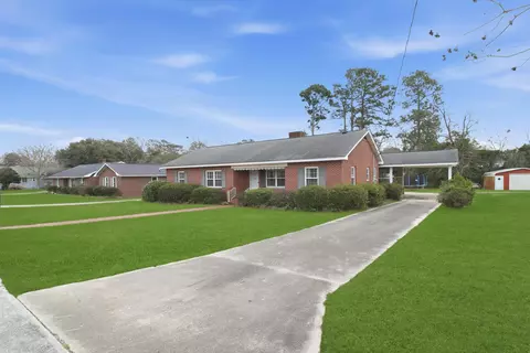 319 E Hampton St, Elloree, SC 29047