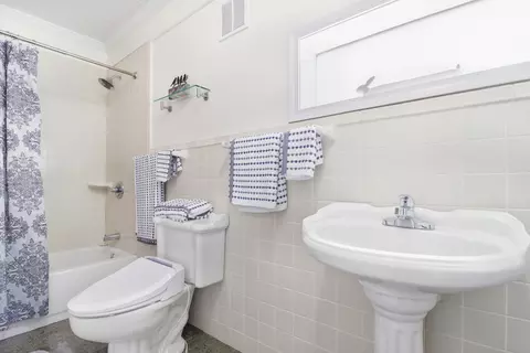 Bath - 319 E Hampton St, Elloree, SC 29047 photo 1 of 4
