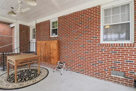 Exterior - 319 E Hampton St, Elloree, SC 29047 photo 2 of 5