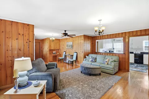 Living - 319 E Hampton St, Elloree, SC 29047 photo 3 of 5