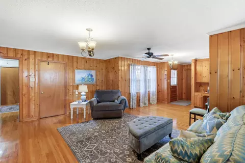 Living - 319 E Hampton St, Elloree, SC 29047 photo 4 of 5