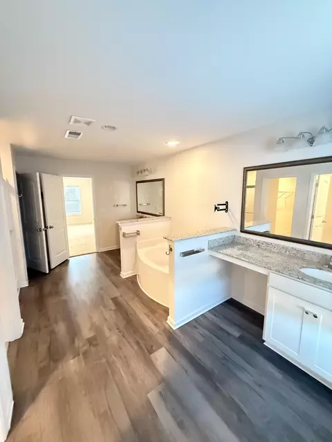Bath - 350 Chesapeake Dr, Sumter, SC 29154 photo 4 of 4