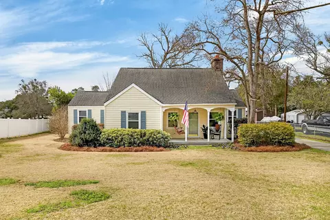 15 N Dukes St, Summerton, SC 29148