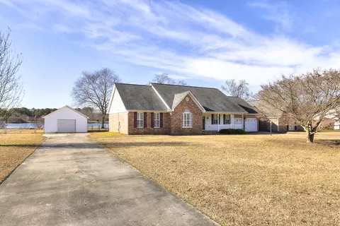 Exterior - 485 Emerald Lake Dr, Sumter, SC 29153 photo 2 of 8