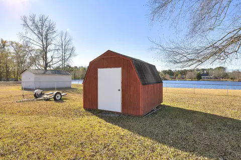 Exterior - 485 Emerald Lake Dr, Sumter, SC 29153 photo 4 of 8