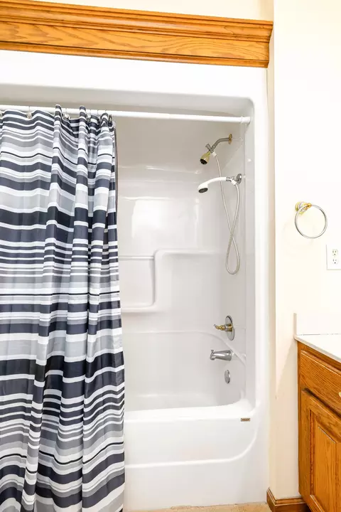 Bath - 485 Emerald Lake Dr, Sumter, SC 29153 photo 2 of 7