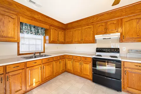 Kitchen - 485 Emerald Lake Dr, Sumter, SC 29153 photo 9 of 9