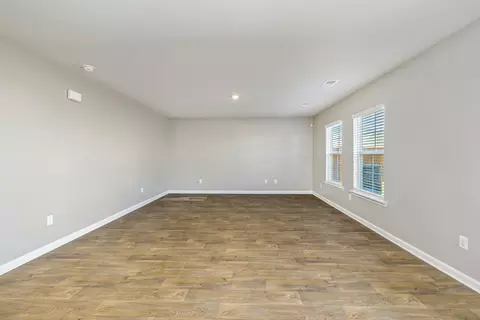 Living - 1919 Barnhart Dr, Sumter, SC 29153 photo 2 of 3