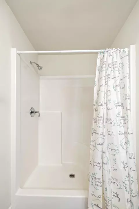 Bath - 1919 Barnhart Dr, Sumter, SC 29153 photo 4 of 6