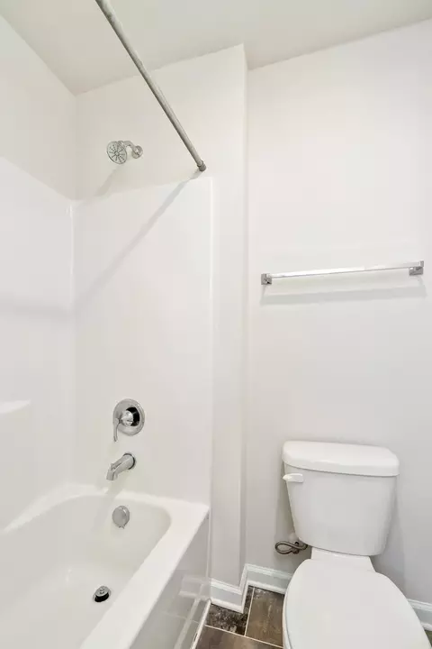 Bath - 1919 Barnhart Dr, Sumter, SC 29153 photo 6 of 6