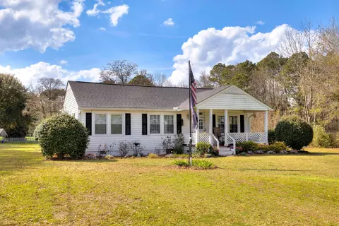 1404 Dog Island Rd, Bishopville, SC 29010