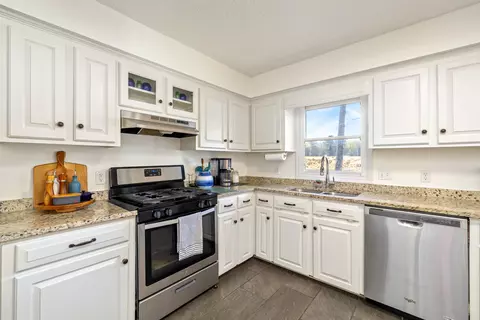 Kitchen - 40 Flagstick Ct, Sumter, SC 29154 photo 4 of 6
