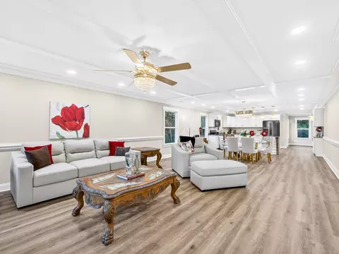Living - 32 Harrell Rd, Sumter, SC 29150 photo 2 of 3