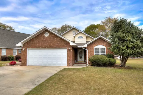 105 Oakview Cir, Manning, SC 29102