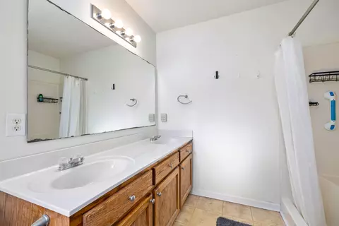 Bath - 2880 Amidala Ln, Sumter, SC 29153 photo 1 of 5