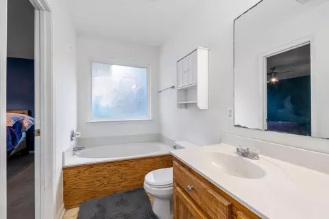 Bath - 2880 Amidala Ln, Sumter, SC 29153 photo 2 of 5