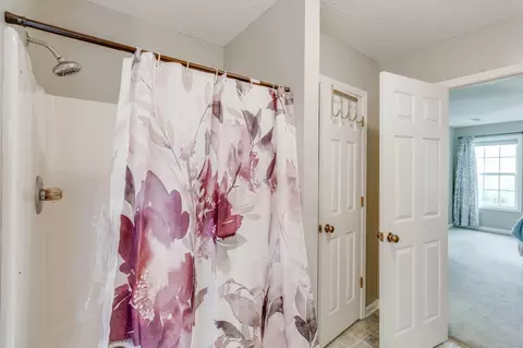 Bath - 1135 Malone Dr, Sumter, SC 29154 photo 2 of 3