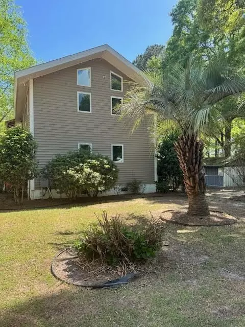 1386 Forest Lake Dr, Manning, SC 29102