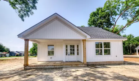 4310 Camden Hwy, Dalzell, SC 29040