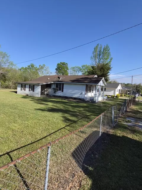 15 Liberty St, Mayesville, SC 29104