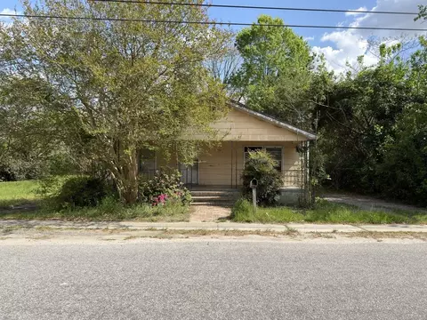 506 N Heyward St, Bishopville, SC 29010