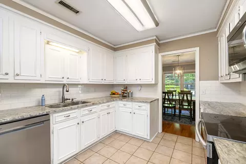 Kitchen - 59 Pathfinder Dr, Sumter, SC 29150 photo 2 of 4