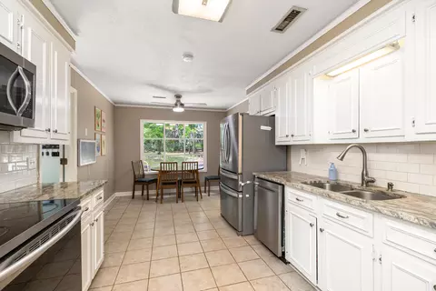 Kitchen - 59 Pathfinder Dr, Sumter, SC 29150 photo 1 of 4