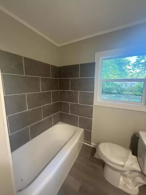 Bath - 311 Lee St, Sumter, SC 29150 photo 5 of 5