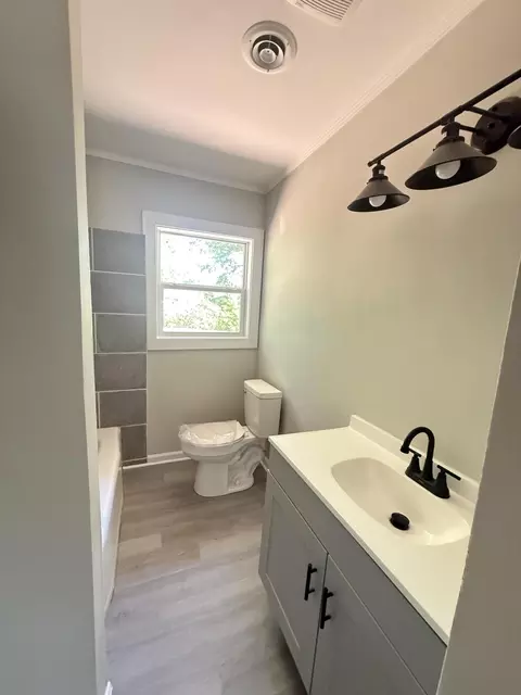 Bath - 311 Lee St, Sumter, SC 29150 photo 2 of 5