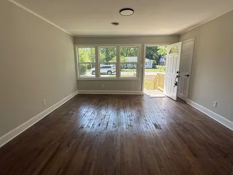 Living - 311 Lee St, Sumter, SC 29150 photo 3 of 5