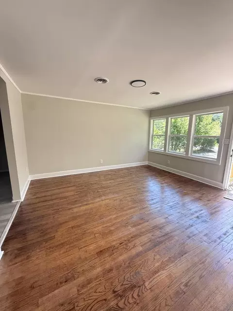 Living - 311 Lee St, Sumter, SC 29150 photo 2 of 5