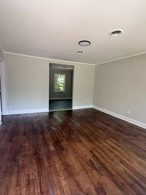 Living - 311 Lee St, Sumter, SC 29150 photo 4 of 5