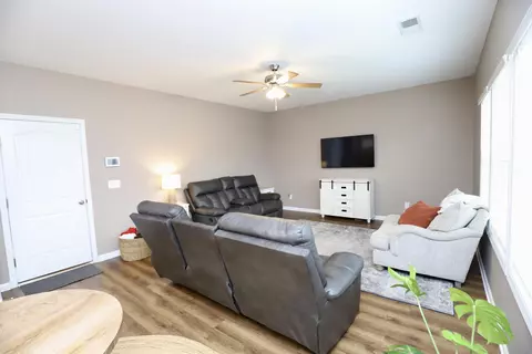 Living - 500 Kittiwake Ln, Sumter, SC 29150 photo 1 of 1