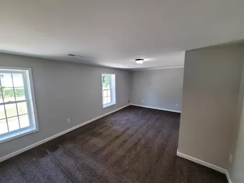 Living - 334 Queen St, Sumter, SC 29150 photo 2 of 3