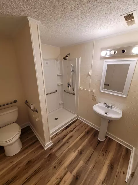 Bath - 334 Queen St, Sumter, SC 29150 photo 1 of 1