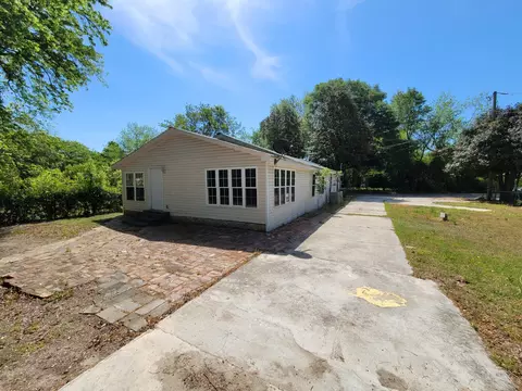 Exterior - 334 Queen St, Sumter, SC 29150 photo 2 of 3