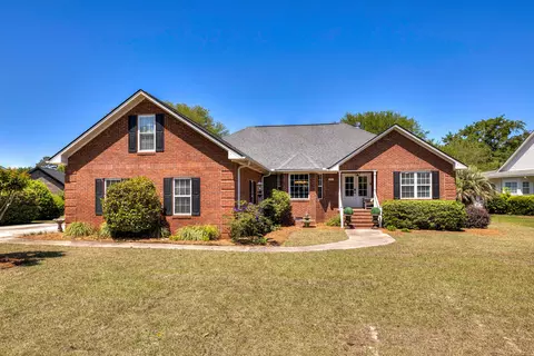 25 Plantation Dr, Manning, SC 29102