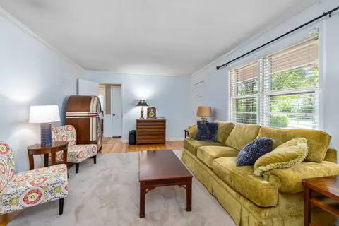 Living - 229 Burns Dr, Sumter, SC 29150 photo 2 of 4