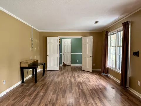Living - 1240 Devonshire Dr, Sumter, SC 29154 photo 4 of 8
