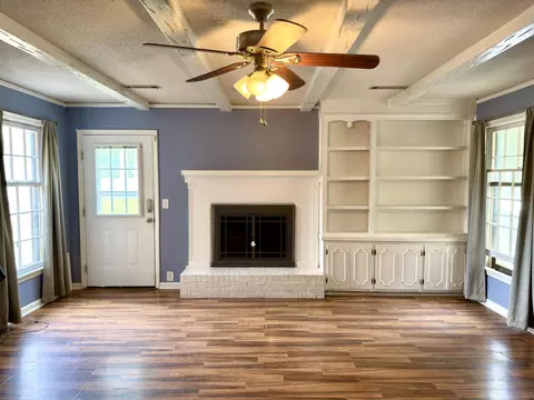 Living - 1240 Devonshire Dr, Sumter, SC 29154 photo 5 of 8