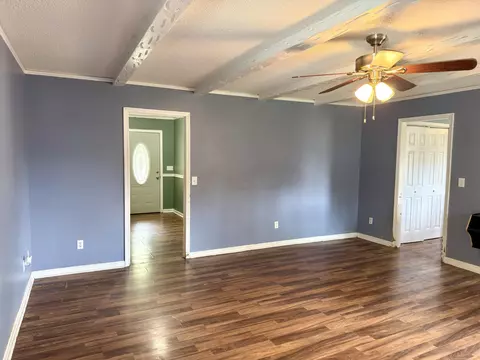 Living - 1240 Devonshire Dr, Sumter, SC 29154 photo 8 of 8
