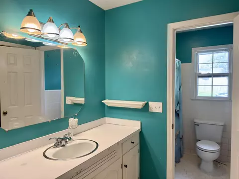 Bath - 1240 Devonshire Dr, Sumter, SC 29154 photo 1 of 2