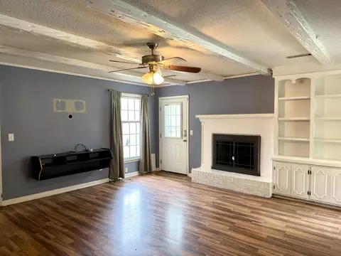 Living - 1240 Devonshire Dr, Sumter, SC 29154 photo 7 of 8