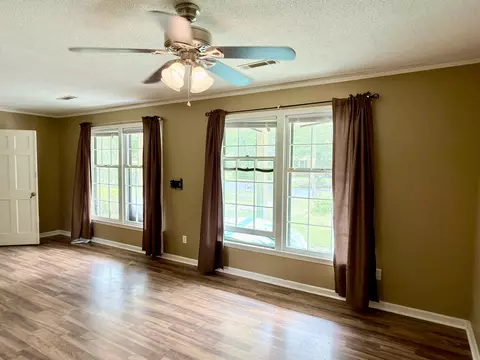 Living - 1240 Devonshire Dr, Sumter, SC 29154 photo 2 of 8